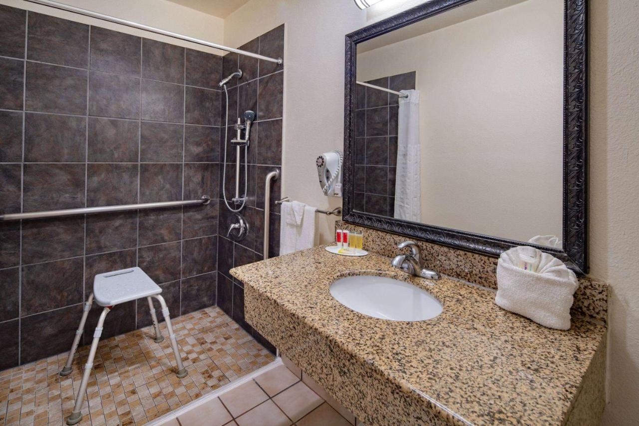 Super 8 By Wyndham San Diego Hotel Circle Eksteriør bilde